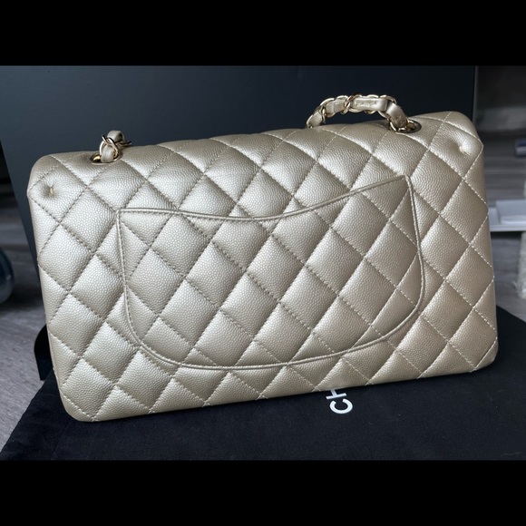 Metallic caviar quilted medium double flap gold - Picture 2 of 8